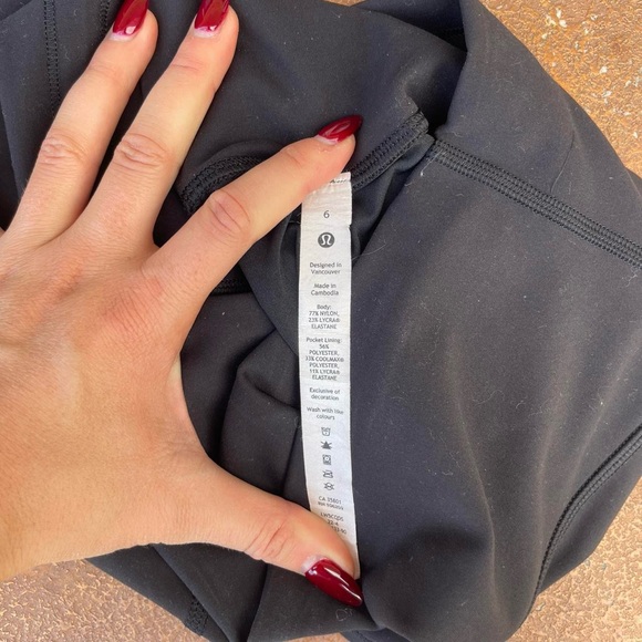 Lululemon Wunder under high rise black 25 in legging size 6/ basically new - Picture 6 of 6